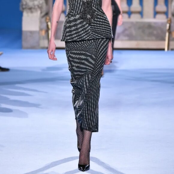 NWOT TORY BURCH FW 2023 Collection Mesh Skirt in Black Warped Lace M $1198 - Picture 2 of 11